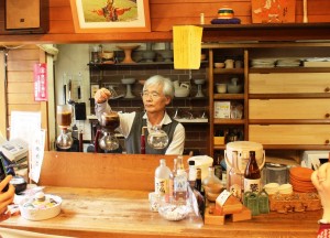 ことのまあかりのあった場所で半世紀以上の長きにわたり喫茶店「アカダマ」を営業していた大槻旭彦さん