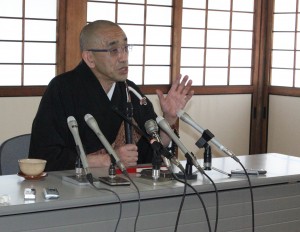 別当就任を前に会見する狹川普文さん