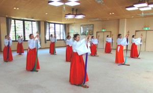 大神神社の神楽舞講習