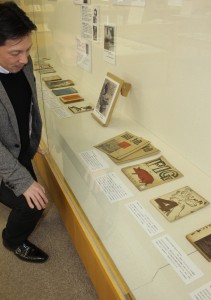 池田克己らが発行した詩誌「豚」などが並ぶ