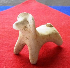 安産祈願の遺物とみられる犬形土製品