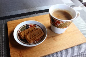 食後のチャイと菓子（税込み５００円）も用意している