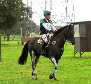 ジャストチョコレートに乗る北島選手(乗馬クラブクレイン提供)