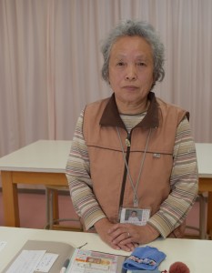控えめに喜びを語る辻本節子さん