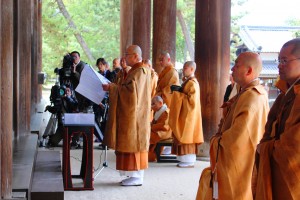 晋山奉告文を読み上げる西山明彦長老