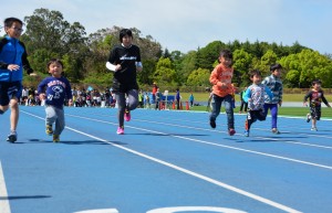 老若男女が全力でコースを駆け抜けた