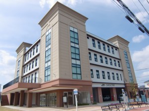 完成した大和高田市市民交流センター「コスモスプラザ」