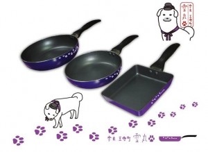 「雪丸フライパン３点セット」には、かわいい雪丸の足跡が