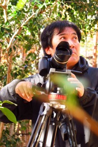 作品を撮影する保山耕一さん=昨年、吉野町