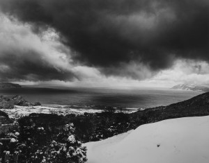 百々俊二の天地「福井県敦賀市杉津」(入江泰吉記念奈良市写真美術館提供)