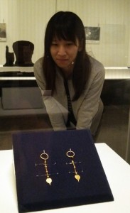 首長の持ち物と考えられる金製垂飾付耳飾