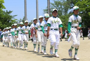 2年ぶり4回目の優勝を決めた奈良ジュニアファイターズの選手たち