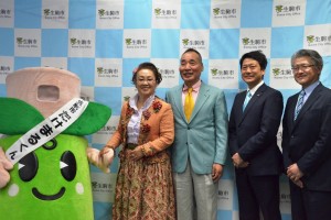 市生涯学習施設の名誉館長に就任した夫婦漫才コンビの宮川大助・花子さん