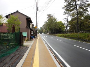 歩道が整備された県庁東－大仏殿交差点付近