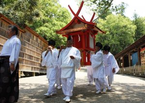笠置寺へと運ばれる本宮神社の旧社殿