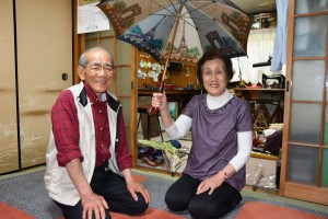夫婦共同で洋傘を作り続けてきた横田仁史さんと千枝子さん