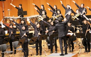 県立高円高校吹奏楽部は観客も巻き込んだユニークな演出で会場を盛り上げた