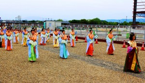 大極殿を背景に絵巻のように繰り広げられた天平行列