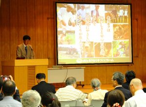 地域ブランド創造の重要性について講演する木村修さん