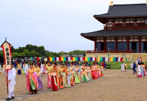 大極殿を背景に絵巻のように繰り広げられた天平行列