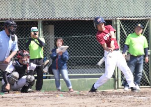 高校時代を思わせるプレーをみせる元球児ら