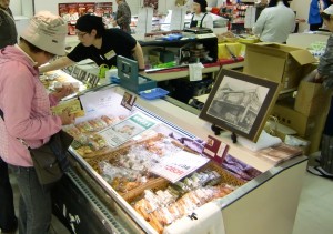 宮崎市と橿原市のさまざまな特産品が並ぶ物産と観光展