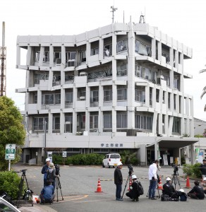 熊本地震で損壊した熊本県宇土市役所の庁舎