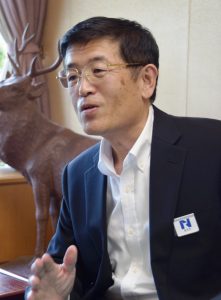 サミットの警備などについて話す県警の羽室英太郎本部長