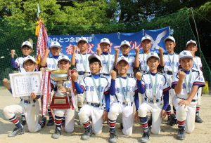 初優勝を果たした奈良伏見イーグルスの選手