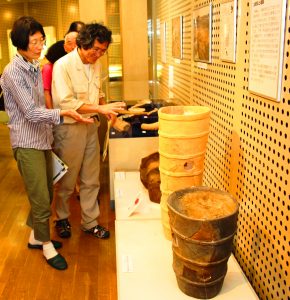奈良市菅原東町で発掘された古墳時代の豪族、土師氏が作ったとみられる埴輪が展示されている