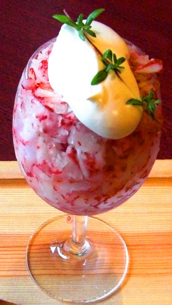 彩りも鮮やかな「氷菓いちご」