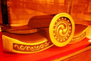 地元の瓦製造会社などによって復元された金箔瓦