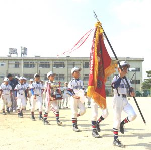 打撃戦を制し見事初優勝を果たした奈良伏見イーグルスの選手