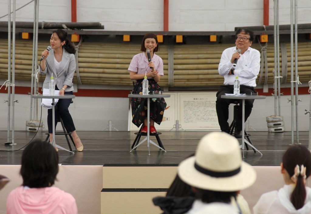 奈良大学教授の上野誠さん（右）らによるトークショー