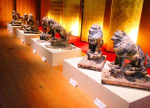 初公開されている本殿の獅子・狛犬