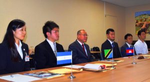 ＪＩＣＡボランティアとして出発、帰国を報告する隊員