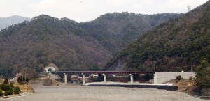 供用が始まった川津道路の河津大橋と国王トンネル