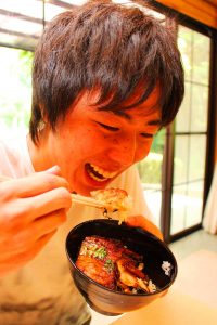 限定３００食で販売された「近大発ナマズ丼」