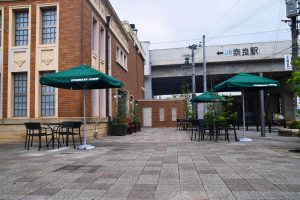 広々としたテラス席も設けられる