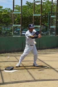 バッティング練習をする参加者