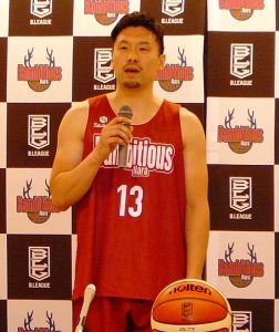 新主将として抱負を述べる小松秀平選手