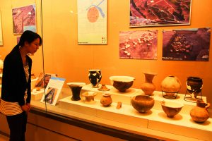 さまざまな土器が展示されている文化財展