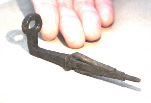 飛鳥京跡苑池で見つかった海老錠の牡金具