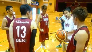 合宿で練習に取り組む選手たち