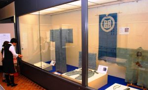 江戸時代に製造された奈良晒の着物の実物など約１００点が展示されている