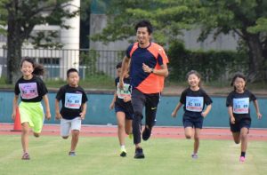 全力で疾走する子供たち