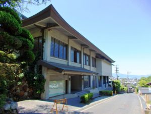 鉄筋コンクリート造りの新館