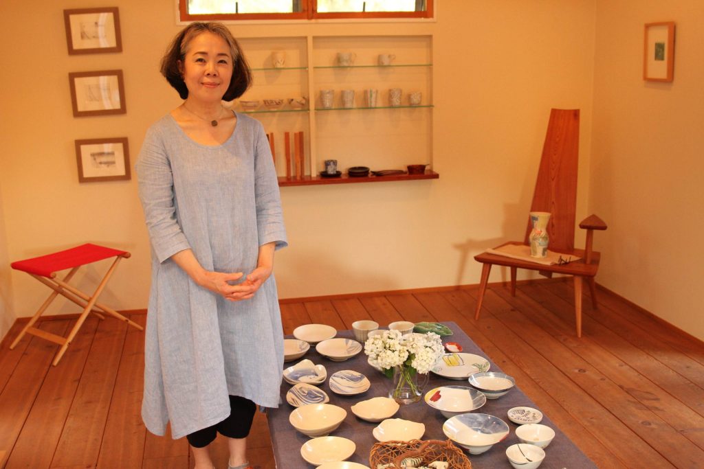 ギャラリーと料理教室を経営する安達泉さん