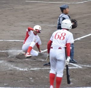 熱戦を繰り広げる選手