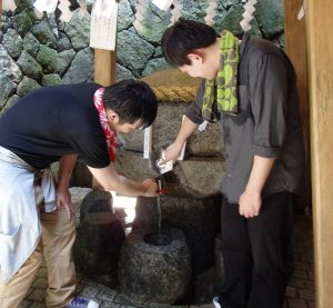 ボタンを押せば井戸水が飲める